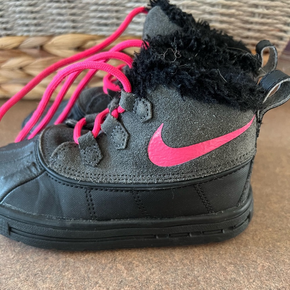 Nike toddler boots